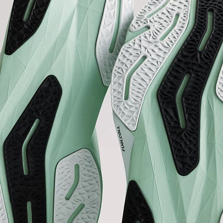 New Balance Fuel Cell Rebel v4 | Laufschuh für Frauen