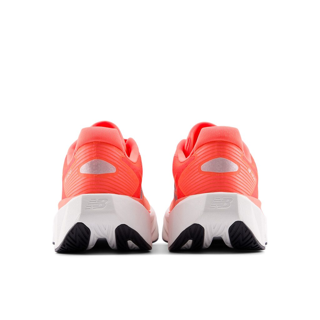 New Balance Fuel Cell Rebel v5 | Laufschuhe für Frauen